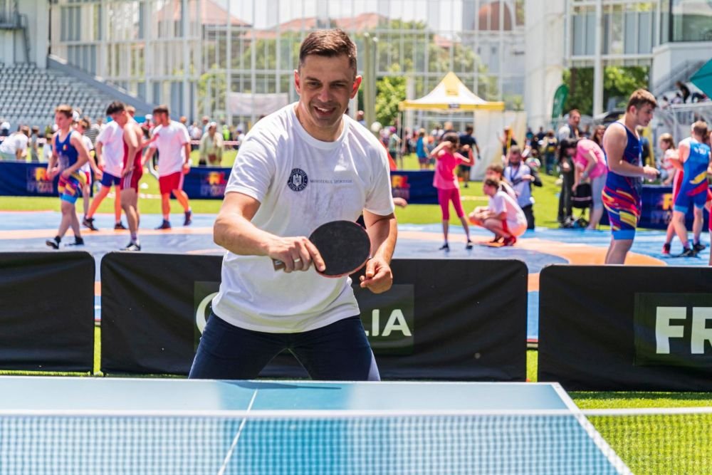 Ministrul Eduard Novak s-a premiat singur cu 75.000 de euro! Actele care atestă acest lucru _8