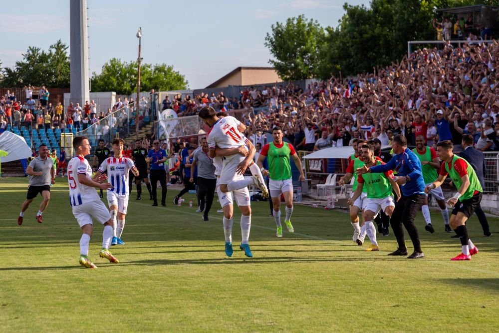 „Da, da, da, Oțelul e viața mea!” Dorinel Munteanu a produs bucurie nemărginită la Galați cu promovarea în Liga 2 _4