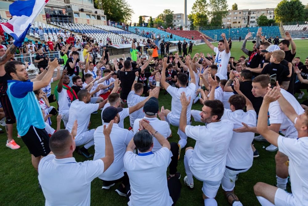 „Da, da, da, Oțelul e viața mea!” Dorinel Munteanu a produs bucurie nemărginită la Galați cu promovarea în Liga 2 _16