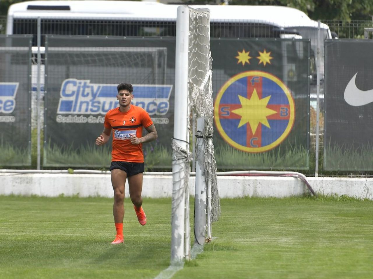 Se știu echipele cu care FCSB va juca meciuri amicale în această vară! Programul complet al vicecampioanei_2