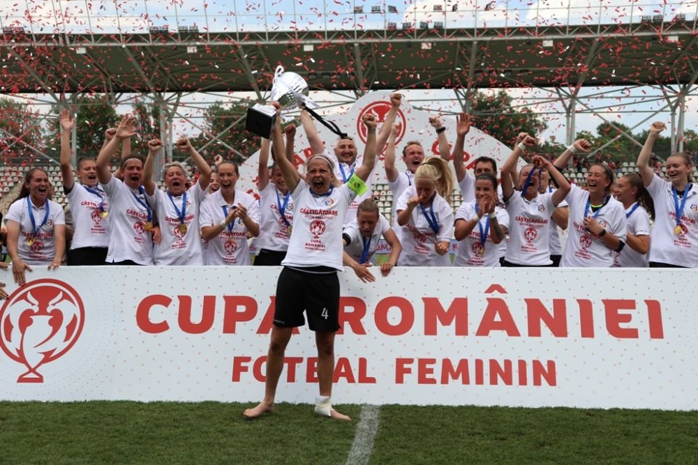 Fotbalul feminin, peste cel masculin. 