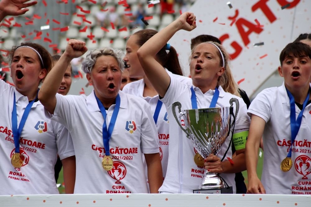 Fotbalul feminin, peste cel masculin. 