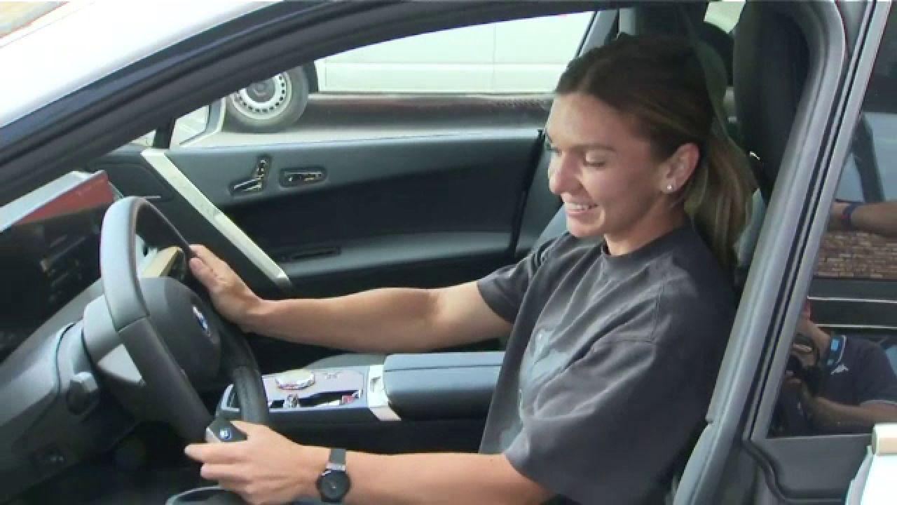 Simona Halep a primit cel mai tare cadou la Cluj: un bolid electric de 100 de mii de euro_1
