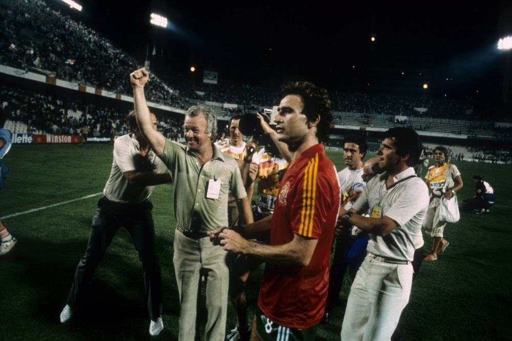 A murit selecționerul care a barat drumul Rom&acirc;niei către Campionatul Mondial de fotbal!