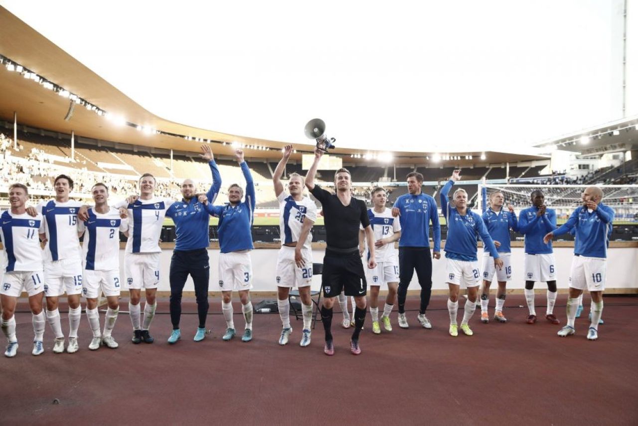 România - Finlanda 1-0. Au tremurat, dar au câștigat! Iordănescu obține prima victorie, la finele unui meci chinuitor. Bancu a reușit un gol de atacant clasic_6