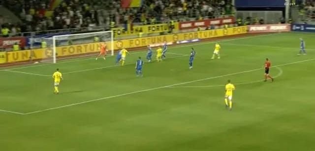 România - Finlanda 1-0. Au tremurat, dar au câștigat! Iordănescu obține prima victorie, la finele unui meci chinuitor. Bancu a reușit un gol de atacant clasic_10