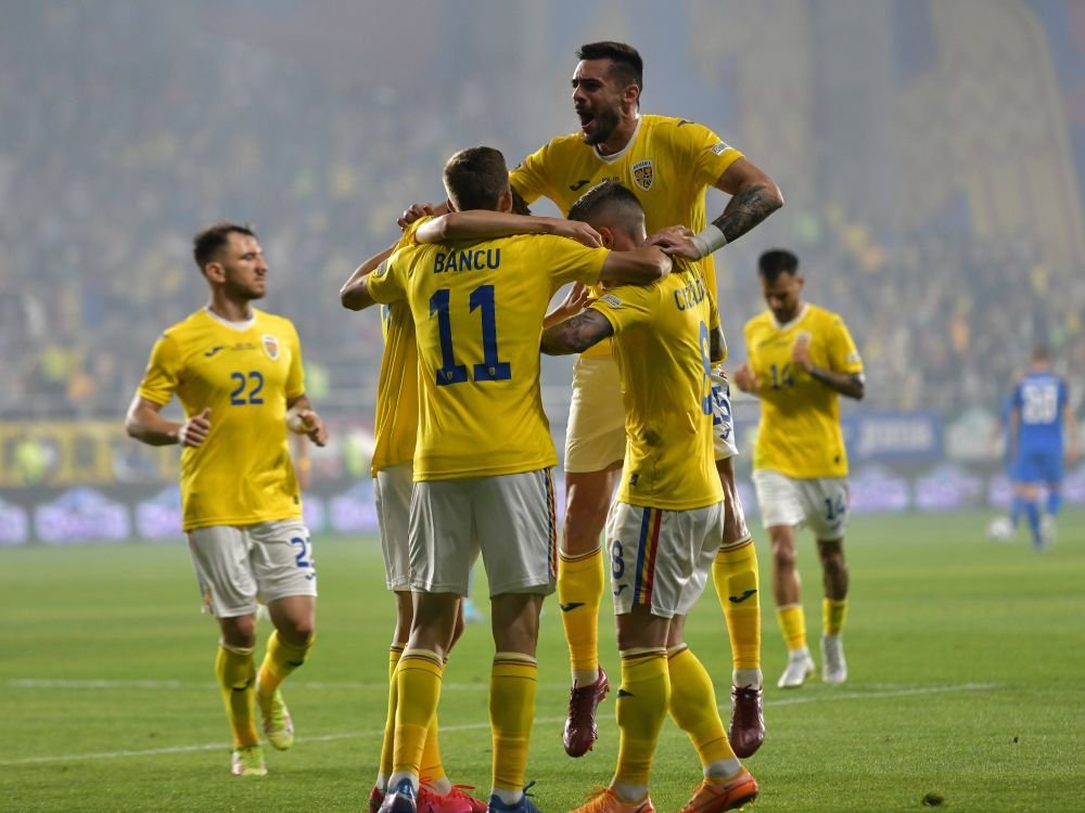 Florinel Coman n-a stat departe de stadion la România - Finlanda! S-a pozat cu rivalii din Liga 1_4