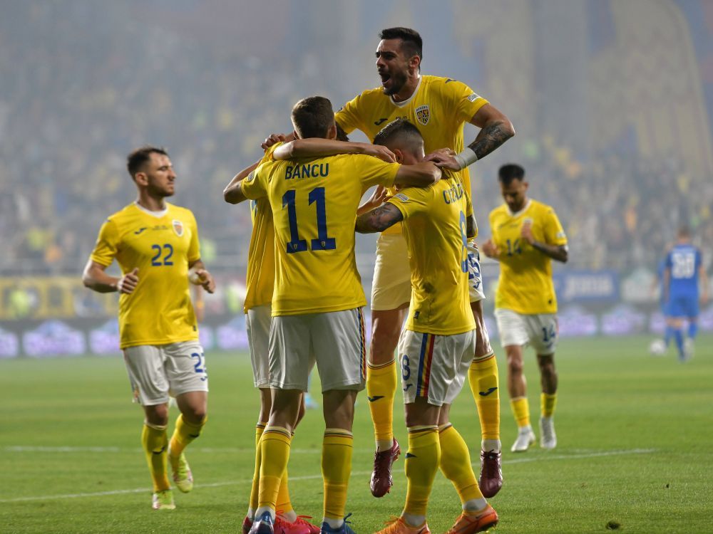 Florinel Coman n-a stat departe de stadion la România - Finlanda! S-a pozat cu rivalii din Liga 1_4