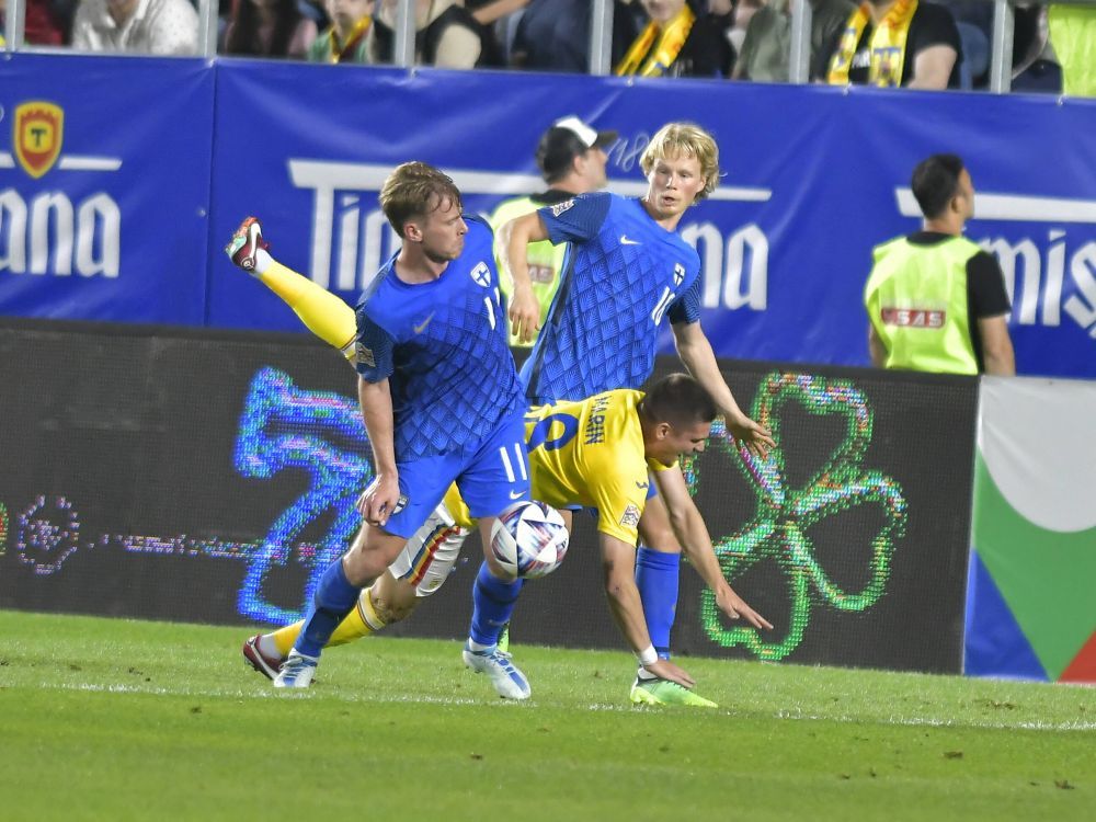 Florinel Coman n-a stat departe de stadion la România - Finlanda! S-a pozat cu rivalii din Liga 1_13
