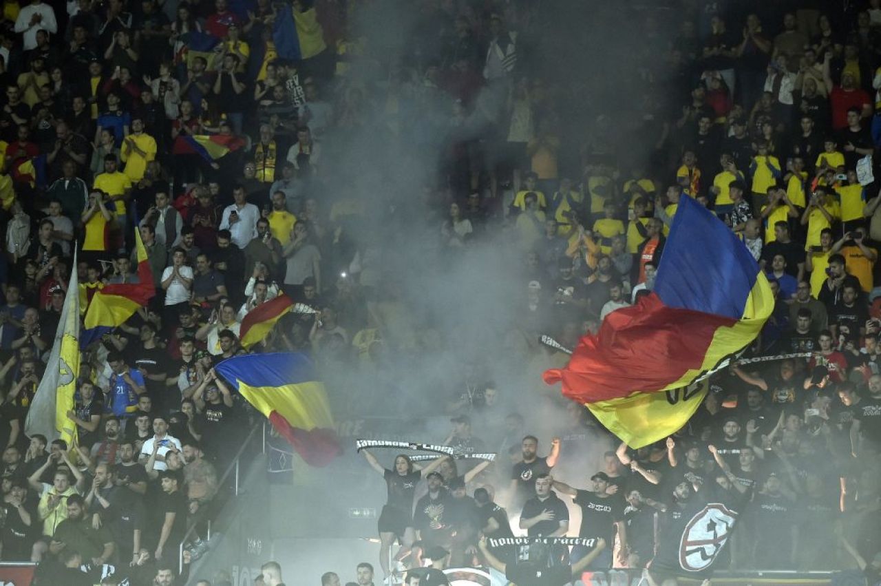Imagini de colecție cu ”vulcanul” din Giulești! ”Tricolorii” lui Iordănescu, împinși de la spate de o atmosferă electrizantă_2