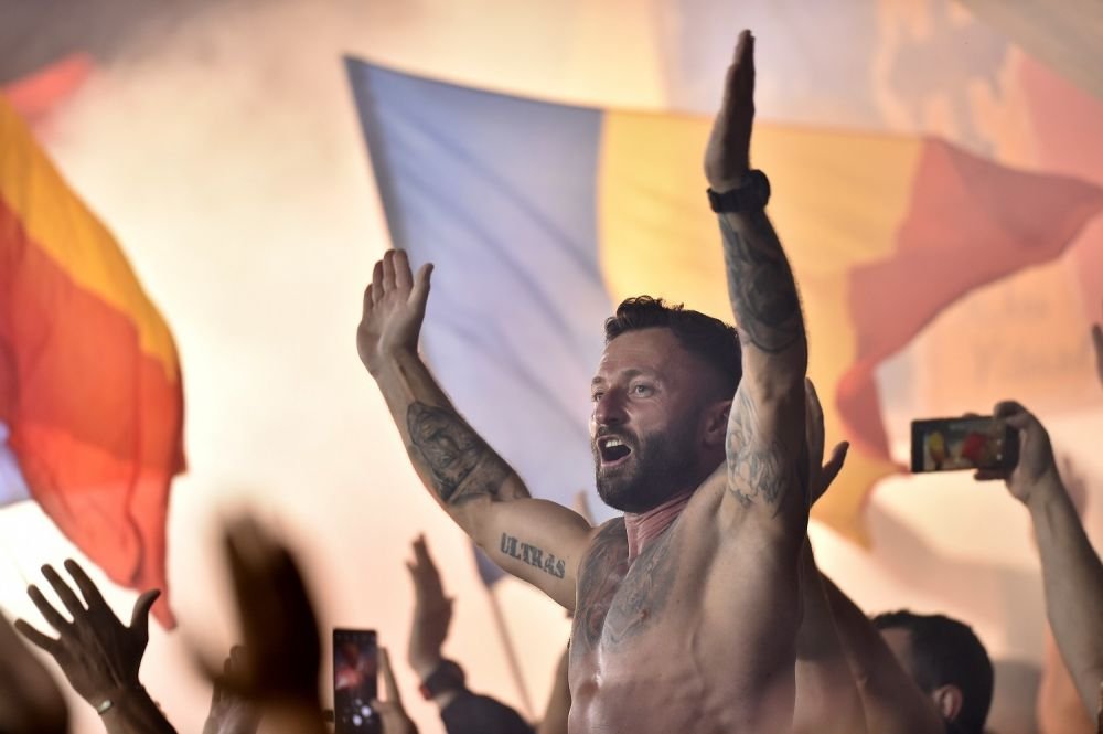 Imagini de colecție cu ”vulcanul” din Giulești! ”Tricolorii” lui Iordănescu, împinși de la spate de o atmosferă electrizantă_3