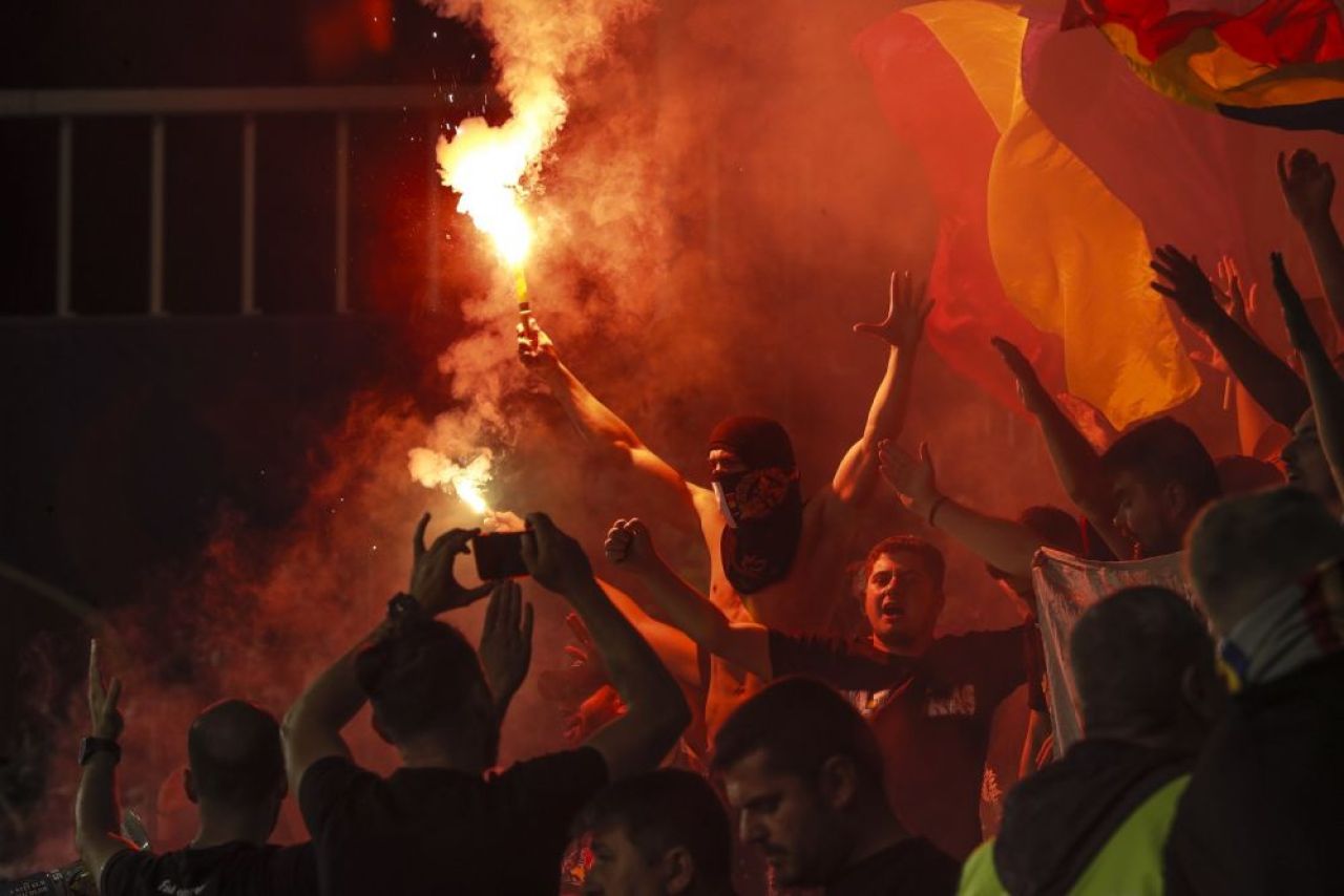 Imagini de colecție cu ”vulcanul” din Giulești! ”Tricolorii” lui Iordănescu, împinși de la spate de o atmosferă electrizantă_7