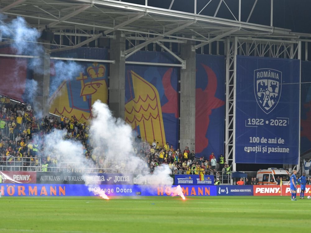 Imagini de colecție cu ”vulcanul” din Giulești! ”Tricolorii” lui Iordănescu, împinși de la spate de o atmosferă electrizantă_12