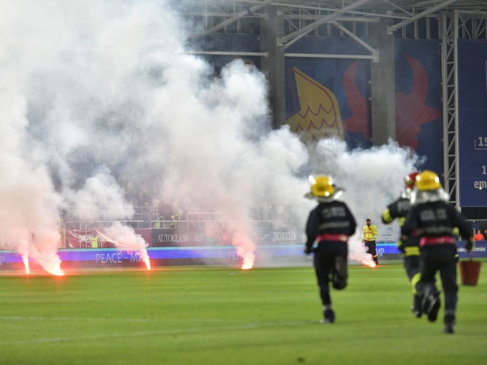 Imagini de colecție cu ”vulcanul” din Giulești! ”Tricolorii” lui Iordănescu, împinși de la spate de o atmosferă electrizantă_14