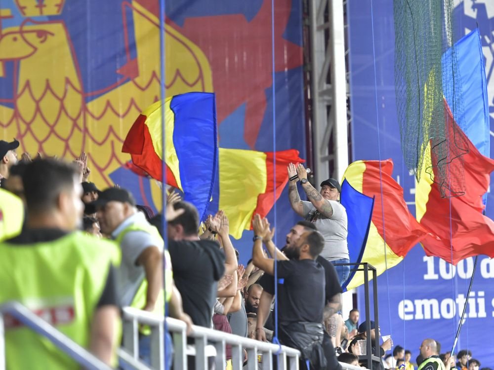 Imagini de colecție cu ”vulcanul” din Giulești! ”Tricolorii” lui Iordănescu, împinși de la spate de o atmosferă electrizantă_16
