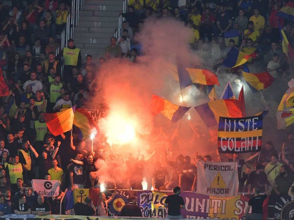 Imagini de colecție cu ”vulcanul” din Giulești! ”Tricolorii” lui Iordănescu, împinși de la spate de o atmosferă electrizantă_17