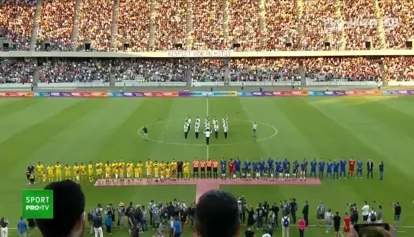 Momente impresionante pe Cluj Arena la meciul de retragere al lui Adi Mutu. Emoția a atins cote maxime la intonarea imnului