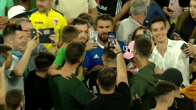 Dinamoviștii la Kiriță, rapidiștii la Săpunaru, toată lumea la Tamaș! Cei mai solicitați fotbaliști pentru poze la retragerea lui Mutu_4
