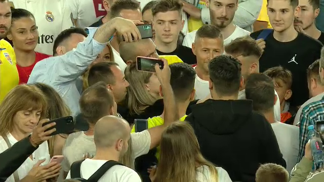 Dinamoviștii la Kiriță, rapidiștii la Săpunaru, toată lumea la Tamaș! Cei mai solicitați fotbaliști pentru poze la retragerea lui Mutu_6