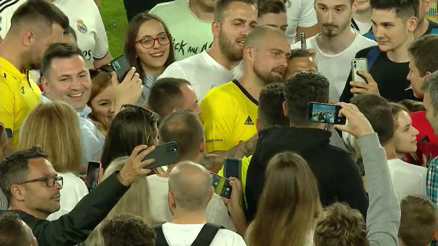Dinamoviștii la Kiriță, rapidiștii la Săpunaru, toată lumea la Tamaș! Cei mai solicitați fotbaliști pentru poze la retragerea lui Mutu_9