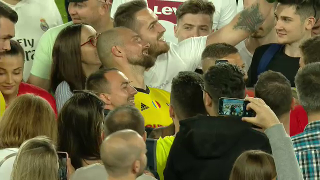 Dinamoviștii la Kiriță, rapidiștii la Săpunaru, toată lumea la Tamaș! Cei mai solicitați fotbaliști pentru poze la retragerea lui Mutu_10