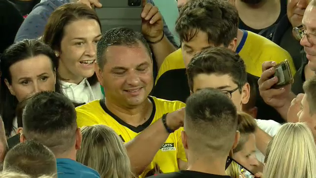 Dinamoviștii la Kiriță, rapidiștii la Săpunaru, toată lumea la Tamaș! Cei mai solicitați fotbaliști pentru poze la retragerea lui Mutu_14