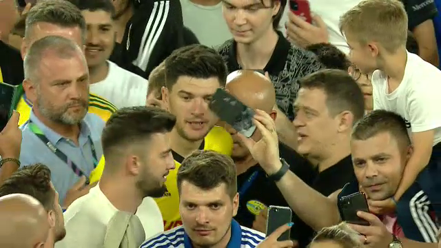 Dinamoviștii la Kiriță, rapidiștii la Săpunaru, toată lumea la Tamaș! Cei mai solicitați fotbaliști pentru poze la retragerea lui Mutu_20