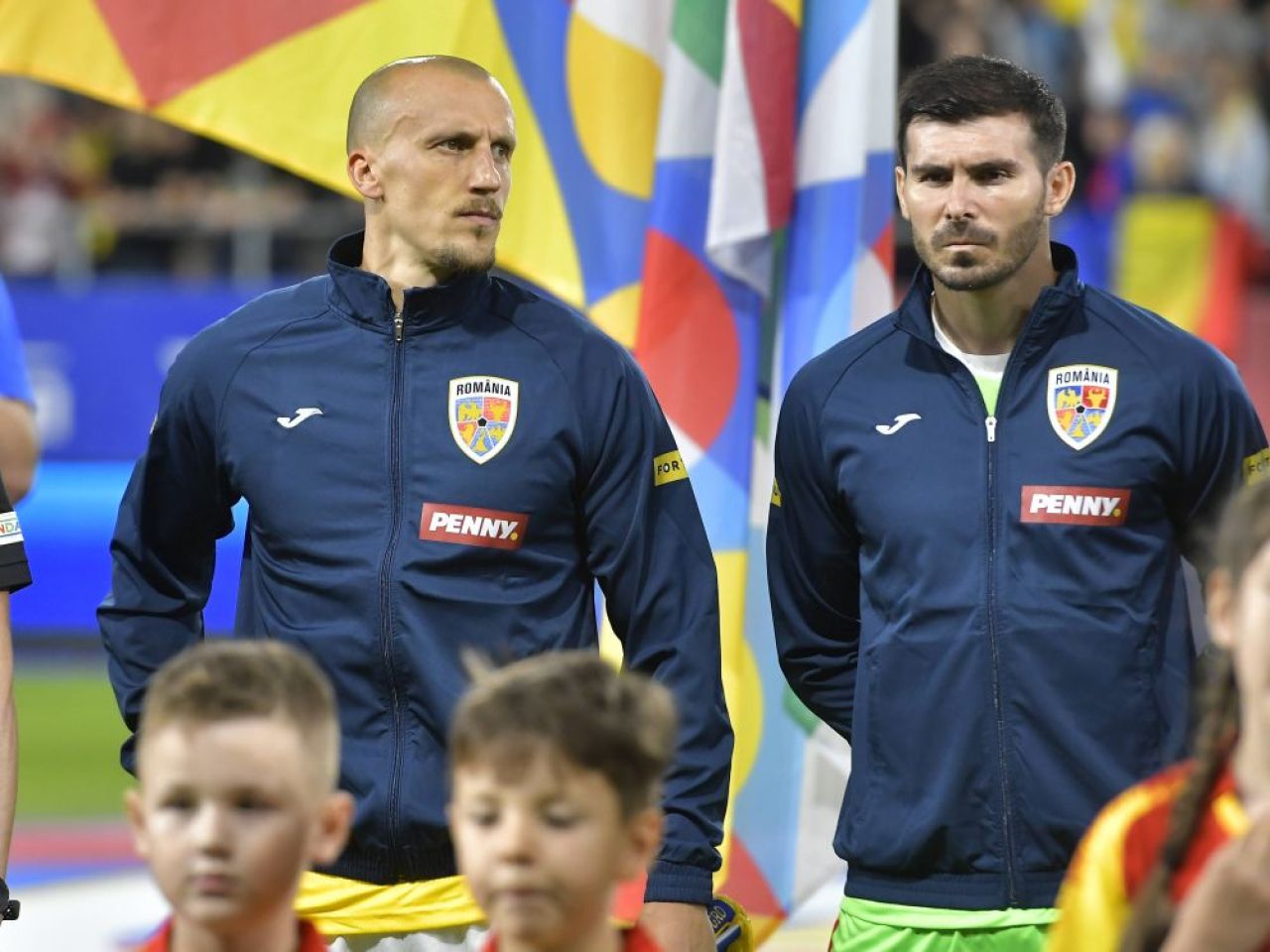 ”Retrage-te din fotbal, nu de la echipa națională. Păcălești fotbalul!”. Chiricheș și Maxim, desființați_2