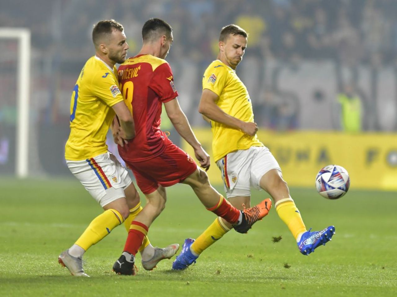 ”Retrage-te din fotbal, nu de la echipa națională. Păcălești fotbalul!”. Chiricheș și Maxim, desființați_11