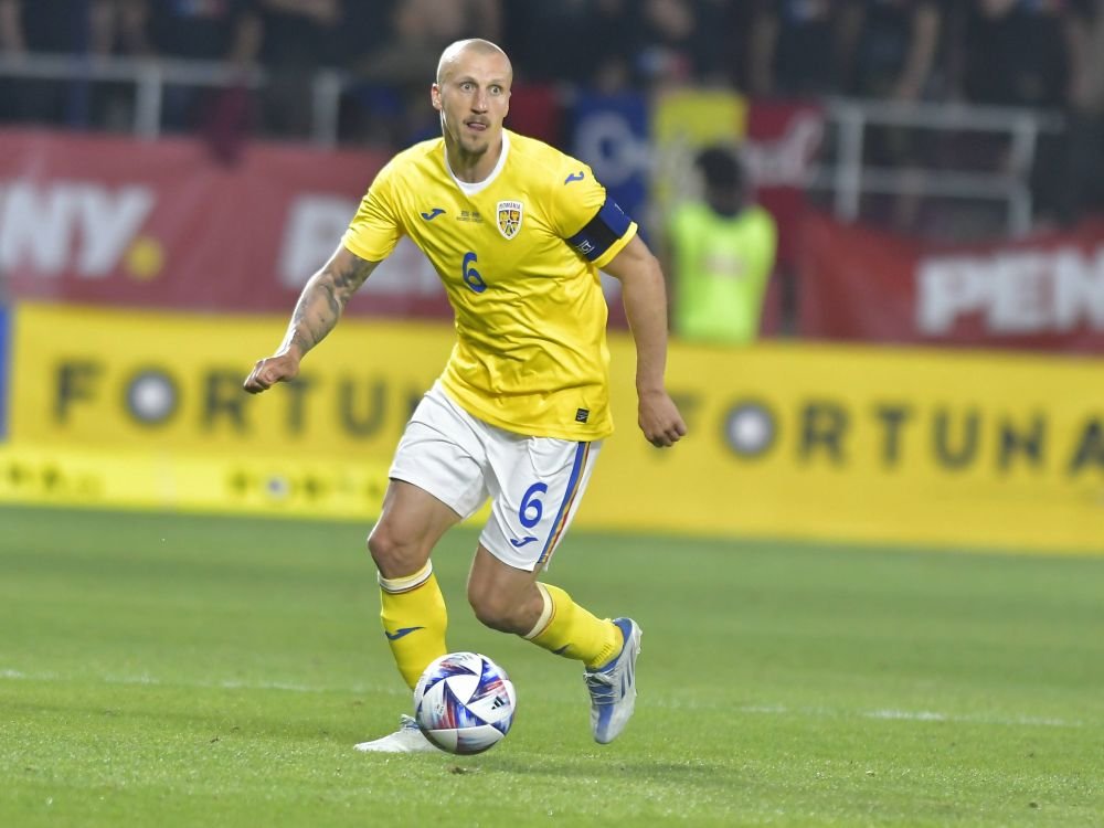 ”Retrage-te din fotbal, nu de la echipa națională. Păcălești fotbalul!”. Chiricheș și Maxim, desființați_12