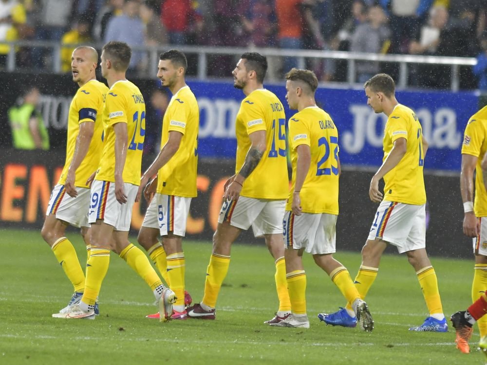 ”Retrage-te din fotbal, nu de la echipa națională. Păcălești fotbalul!”. Chiricheș și Maxim, desființați_14