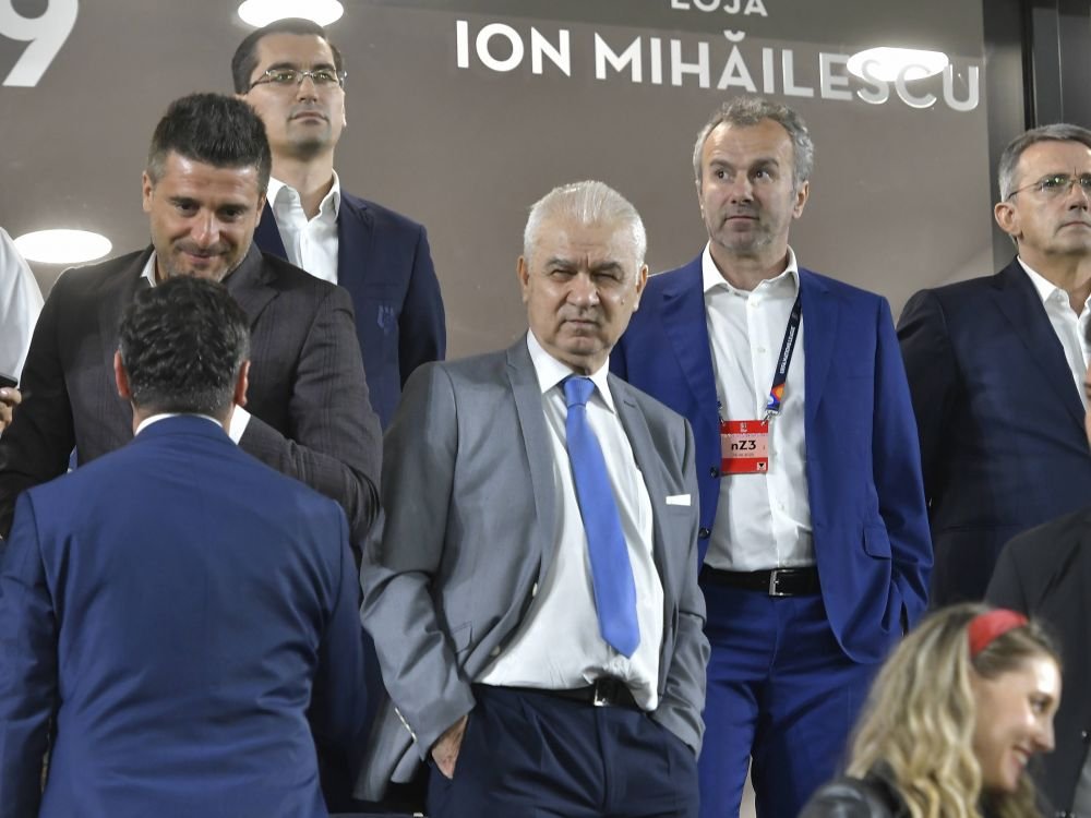 În afară de eșec, pe Porumboiu l-a revoltat și altceva la România - Muntenegru 0-3: „E un impostor! Are rânjet de securist!”_2