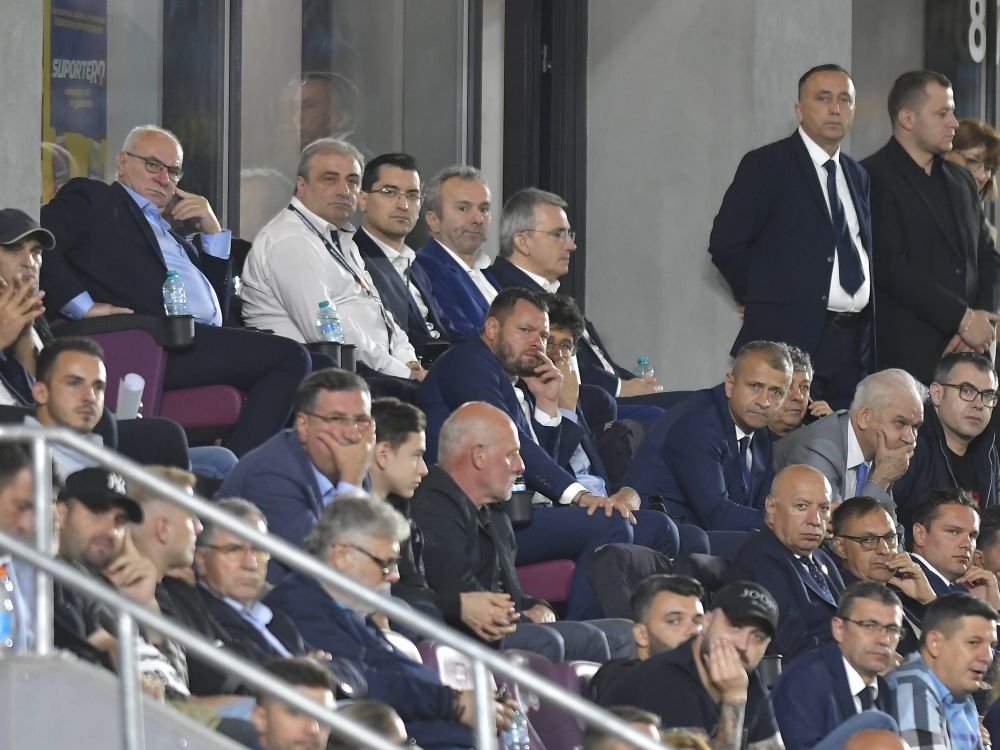 În afară de eșec, pe Porumboiu l-a revoltat și altceva la România - Muntenegru 0-3: „E un impostor! Are rânjet de securist!”_6