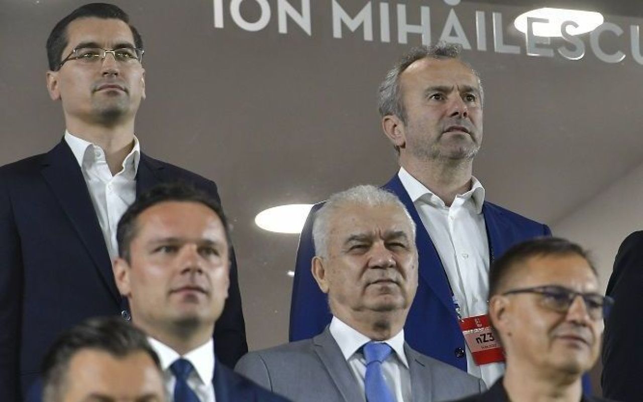 În afară de eșec, pe Porumboiu l-a revoltat și altceva la România - Muntenegru 0-3: „E un impostor! Are rânjet de securist!”_9