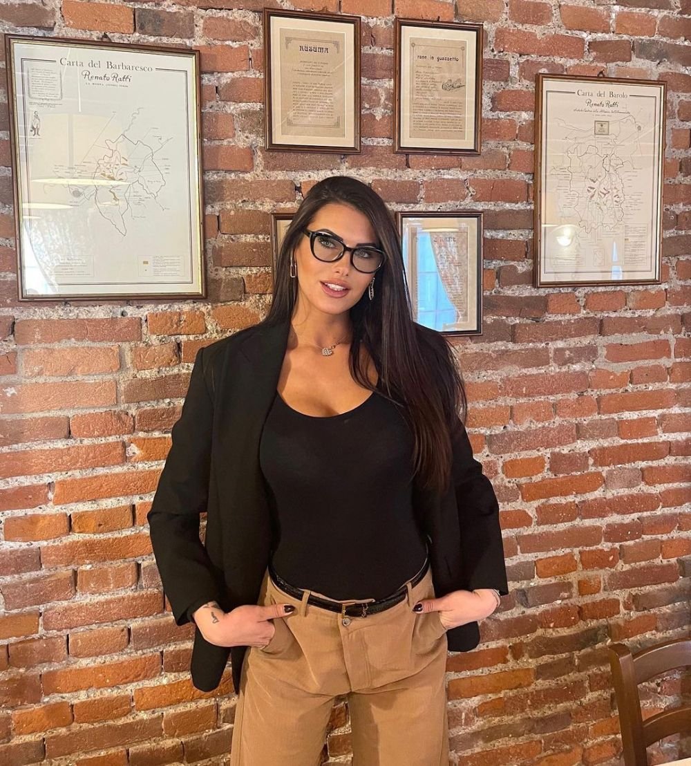 Miss Italia, presupusa iubită a lui Ionuț Radu, surprinsă pe yacht alături de un fotbalist de la Chelsea! Cu cine și-a petrecut vacanța 'Megan Fox de Italia'_12