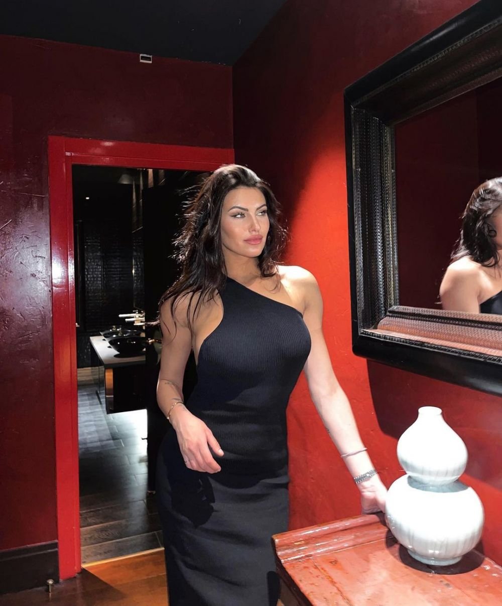 Miss Italia, presupusa iubită a lui Ionuț Radu, surprinsă pe yacht alături de un fotbalist de la Chelsea! Cu cine și-a petrecut vacanța 'Megan Fox de Italia'_36