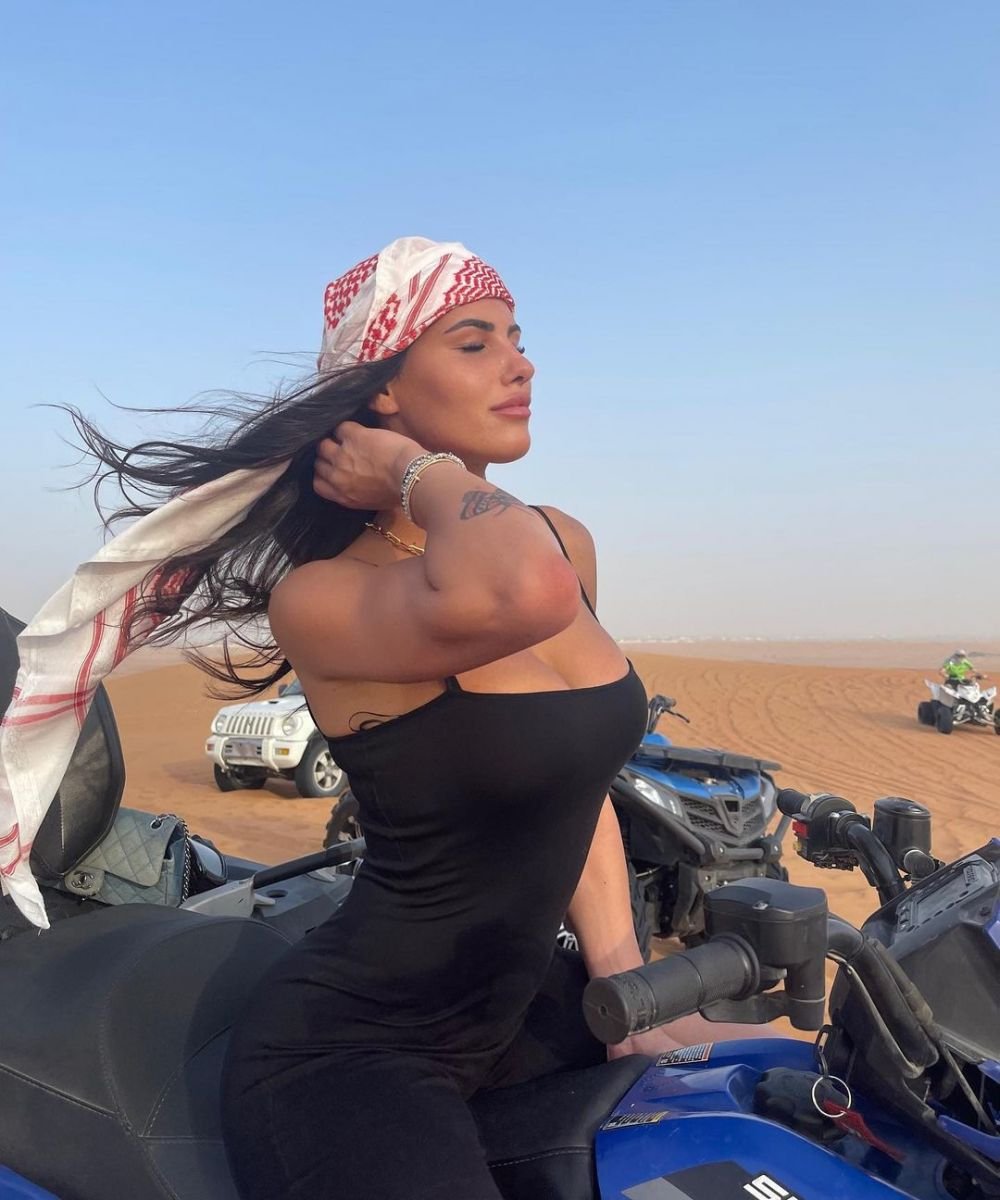 Miss Italia, presupusa iubită a lui Ionuț Radu, surprinsă pe yacht alături de un fotbalist de la Chelsea! Cu cine și-a petrecut vacanța 'Megan Fox de Italia'_40