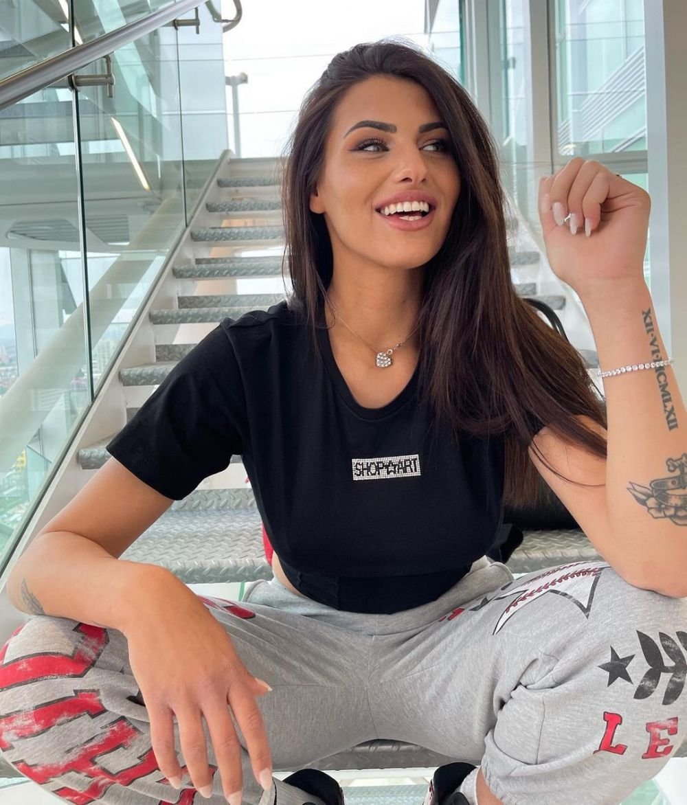 Miss Italia, presupusa iubită a lui Ionuț Radu, surprinsă pe yacht alături de un fotbalist de la Chelsea! Cu cine și-a petrecut vacanța 'Megan Fox de Italia'_58