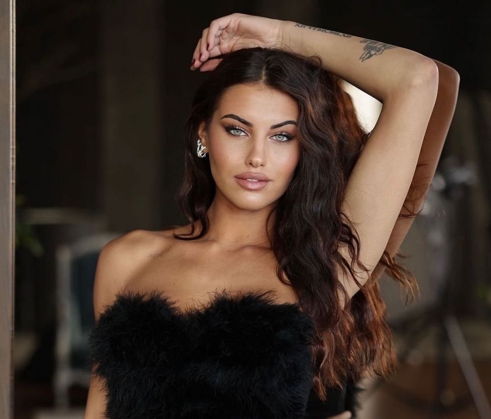 Miss Italia, presupusa iubită a lui Ionuț Radu, surprinsă pe yacht alături de un fotbalist de la Chelsea! Cu cine și-a petrecut vacanța 'Megan Fox de Italia'_59