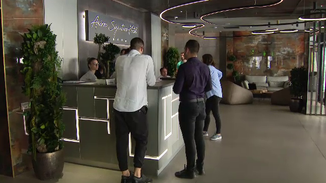 Țucudean nu o duce rău deloc! Nevoit să se retragă, din cauza problemelor la inimă, fostul fotbalist și-a deschis hotel de lux la Arad și o cazează pe CFR! Imagini de senzație_9