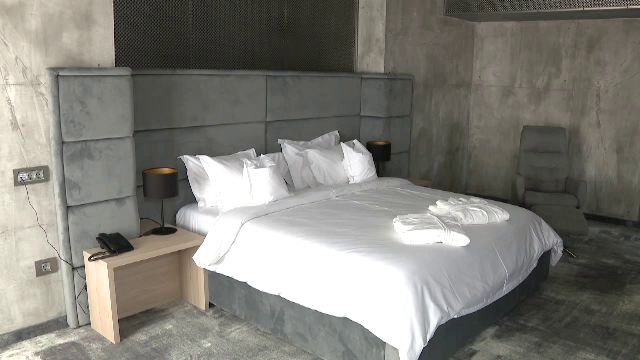 Țucudean nu o duce rău deloc! Nevoit să se retragă, din cauza problemelor la inimă, fostul fotbalist și-a deschis hotel de lux la Arad și o cazează pe CFR! Imagini de senzație_16