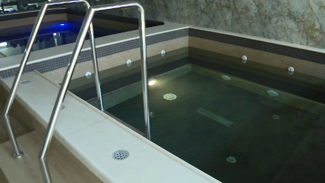 Țucudean nu o duce rău deloc! Nevoit să se retragă, din cauza problemelor la inimă, fostul fotbalist și-a deschis hotel de lux la Arad și o cazează pe CFR! Imagini de senzație_22