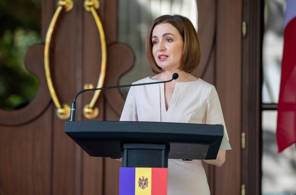 Președintele Republicii Moldova ține cu Rapid? Cadoul primit de Maia Sandu