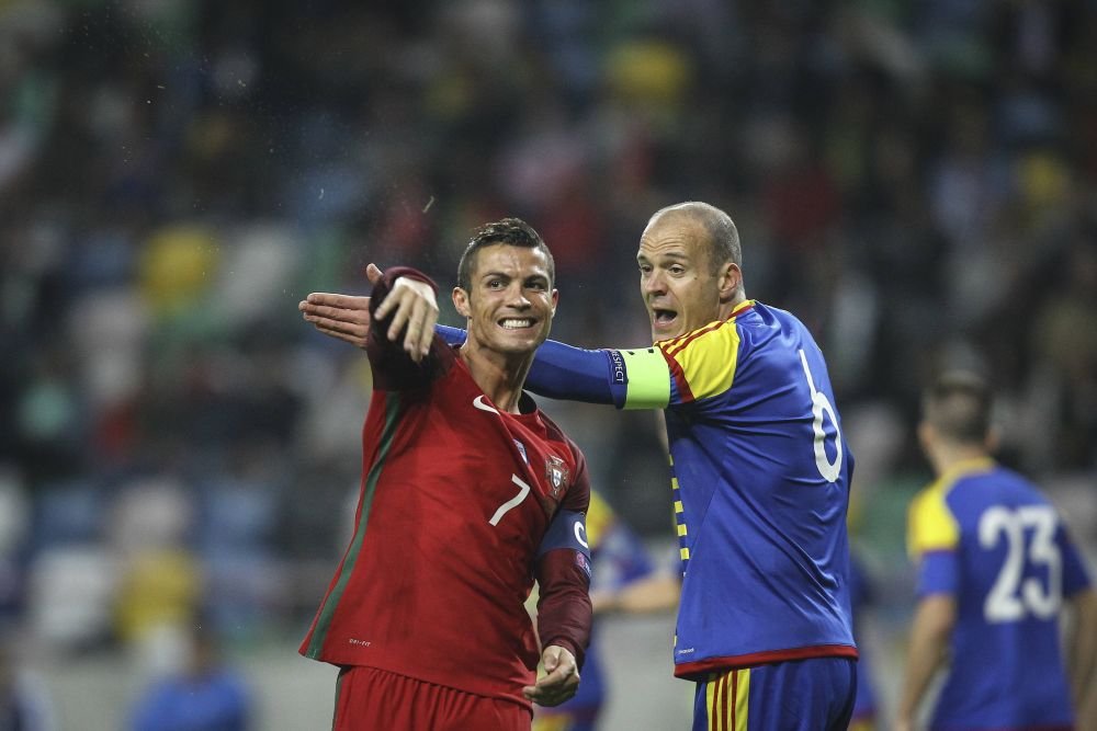 Cine este fotbalistul care de 25 de ani joacă neîntrerupt la națională_3