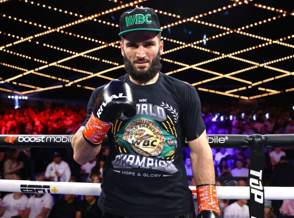 Super-performanță pentru rusul Artur Beterbiev! La 37 de ani a unificat titlurile WBO, WBC și IBF la categoria semigrea_2
