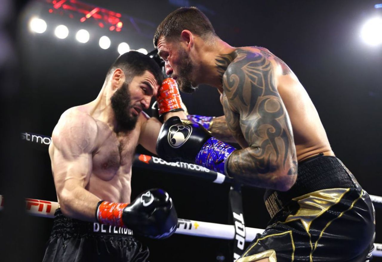 Super-performanță pentru rusul Artur Beterbiev! La 37 de ani a unificat titlurile WBO, WBC și IBF la categoria semigrea_9