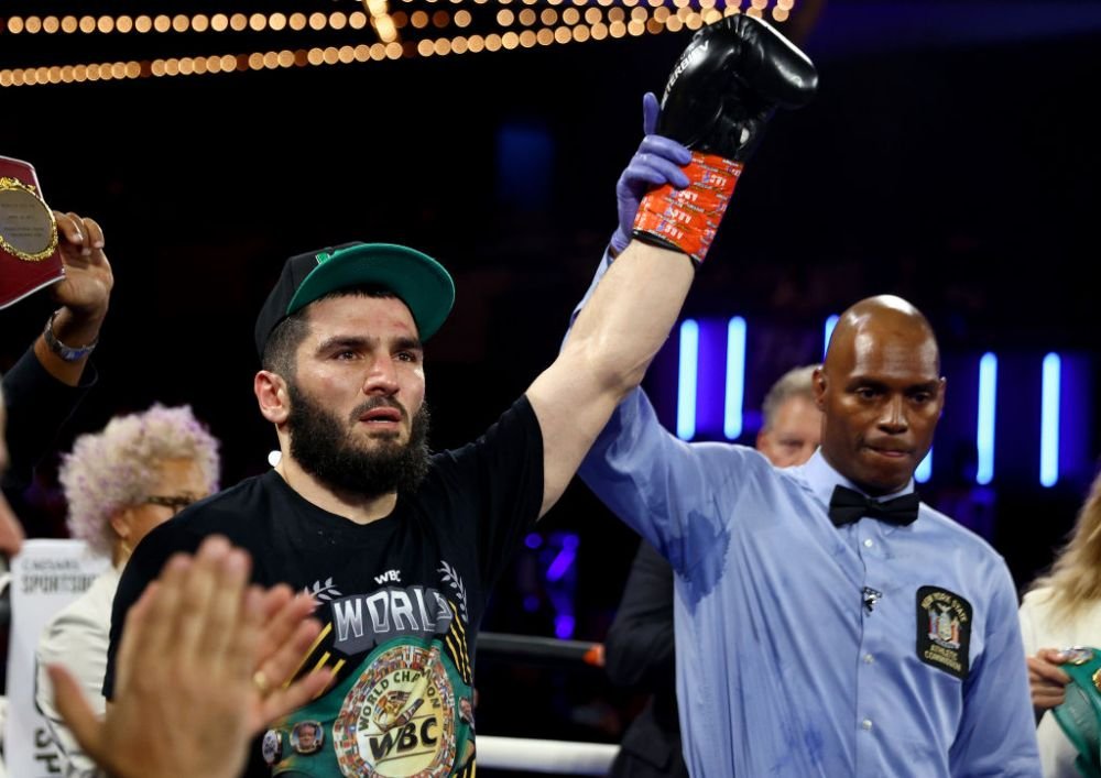 Super-performanță pentru rusul Artur Beterbiev! La 37 de ani a unificat titlurile WBO, WBC și IBF la categoria semigrea_11