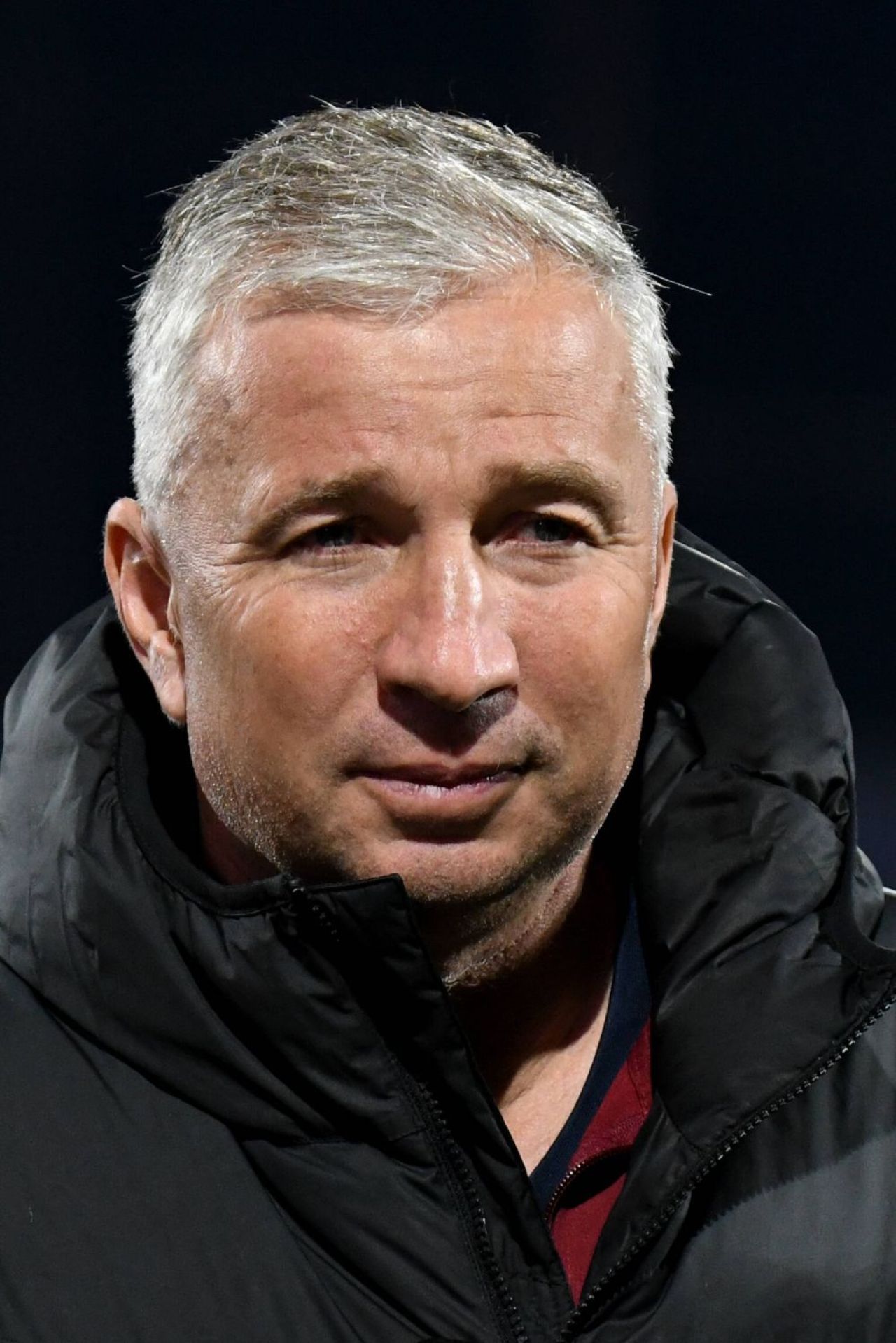 Dan Petrescu dă cu exteriorul!