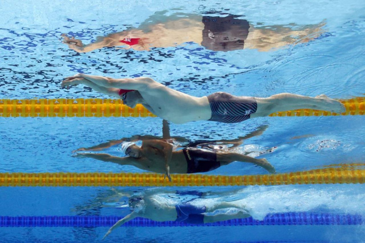 „Unul dintre cei mai strălucitori tineri!” Reacția presei internaționale după calificarea lui David Popovici în finala Campionatului Mondial _5