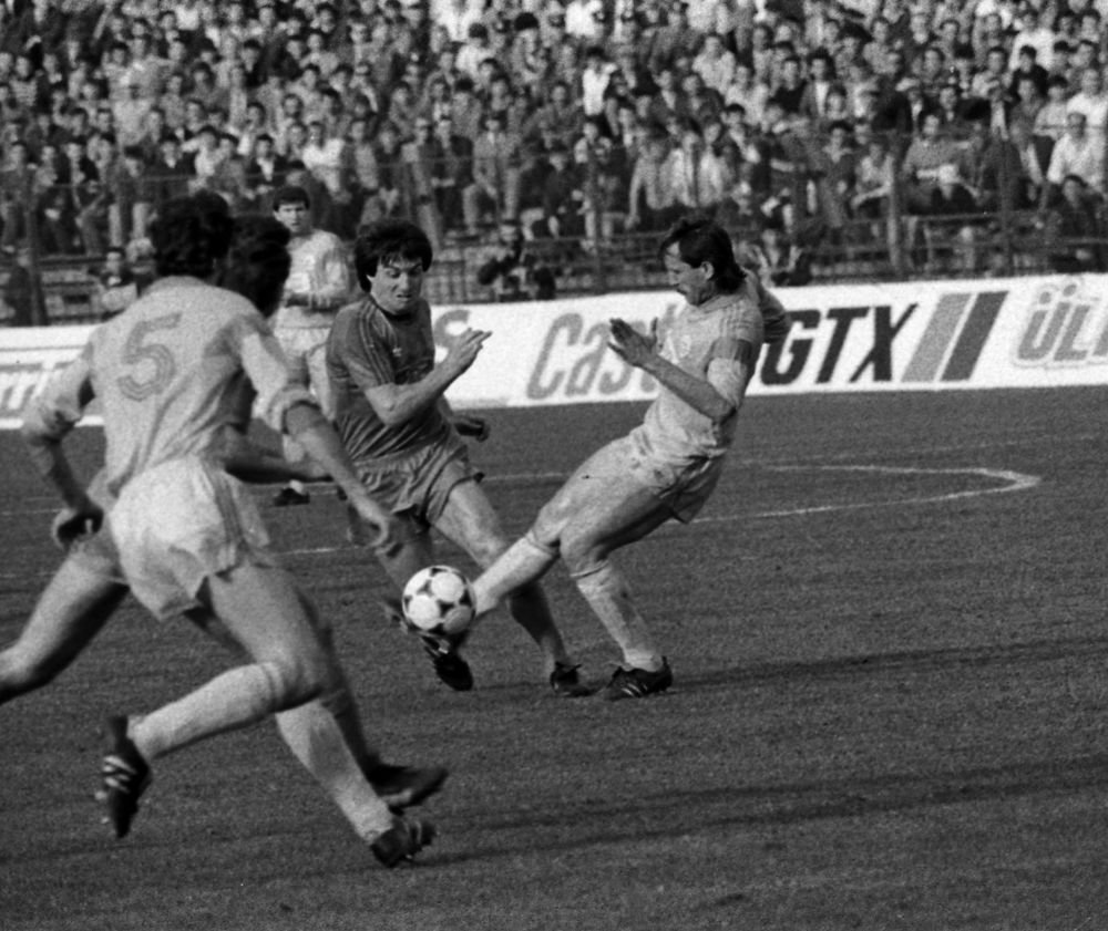 „Voiam să scap de ei și le-am zis: 'dacă îmi dați 100.000 de dolari, semnez!'” Episod genial cu românul care a jucat la Galatasaray și le-a refuzat pe Atletico Madrid și AS Monaco _2